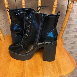 Perphy NWOB 10 4” thick heel platform zipper side BLACK combat moto boots